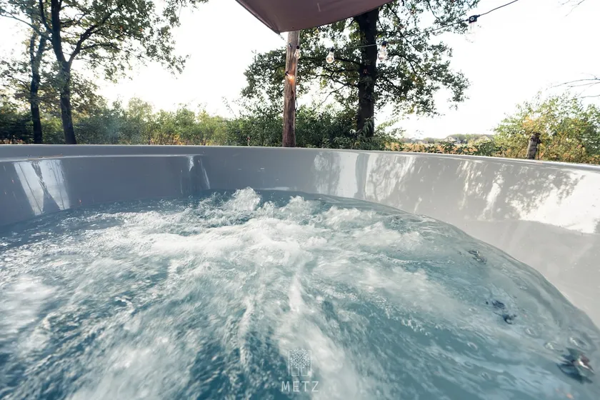 Wellness Lodge Hottub Martine 68 - Image 1
