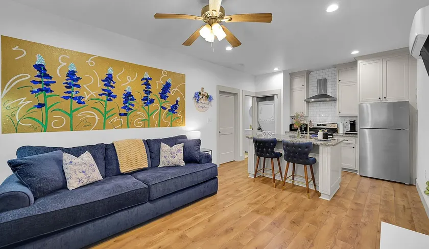Modern Suite with Full Kitchen | Waco, TX - Image 1
