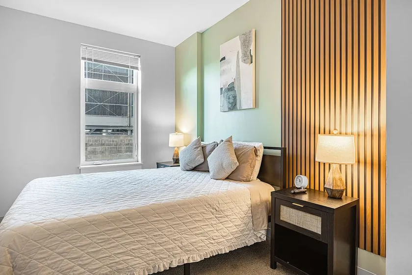 The Hunter: Comfortable • Bright • Amenities! - Image 1
