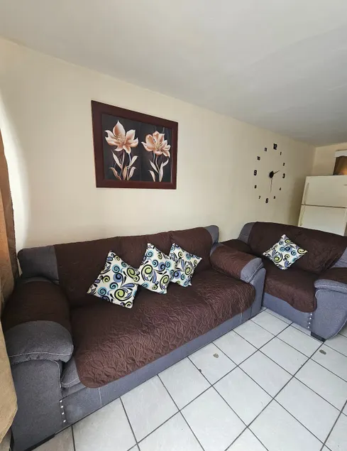 Comfortable stay, ideal location with quick access - Image 1