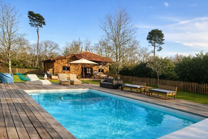 Cozy chalet with private pool - Image 1