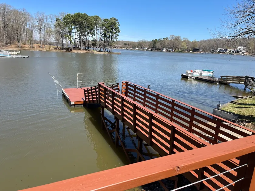 Lake house in Southmont - Image 1