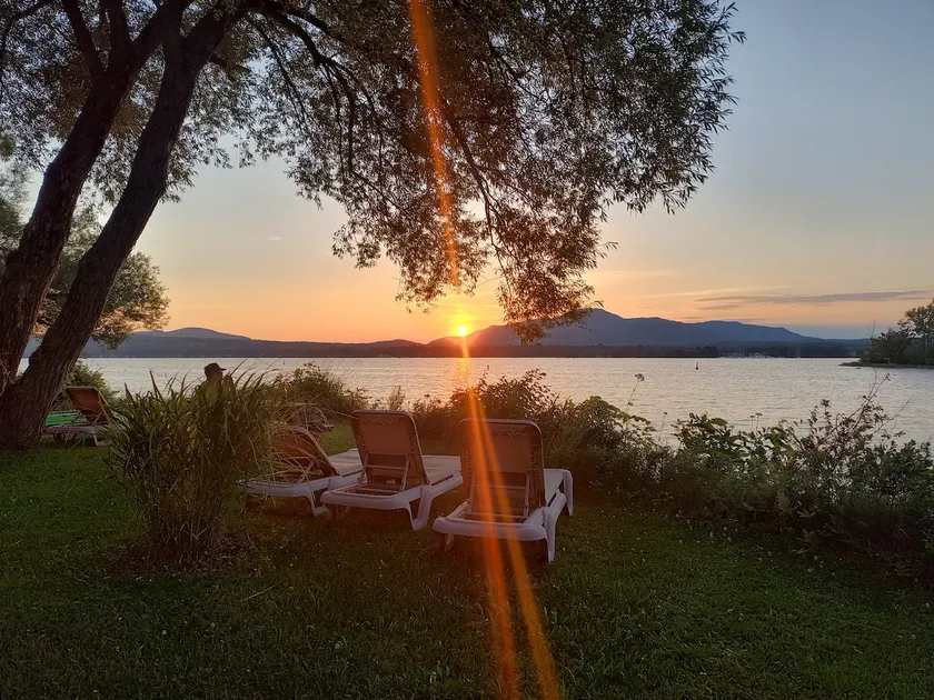 Loft at prestigious Lake Memphremagog - Image 1