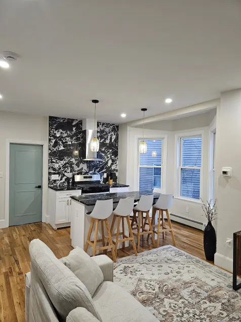 3BR Near Train, Hospitals & Wh Foods | Free Parkin - Image 1