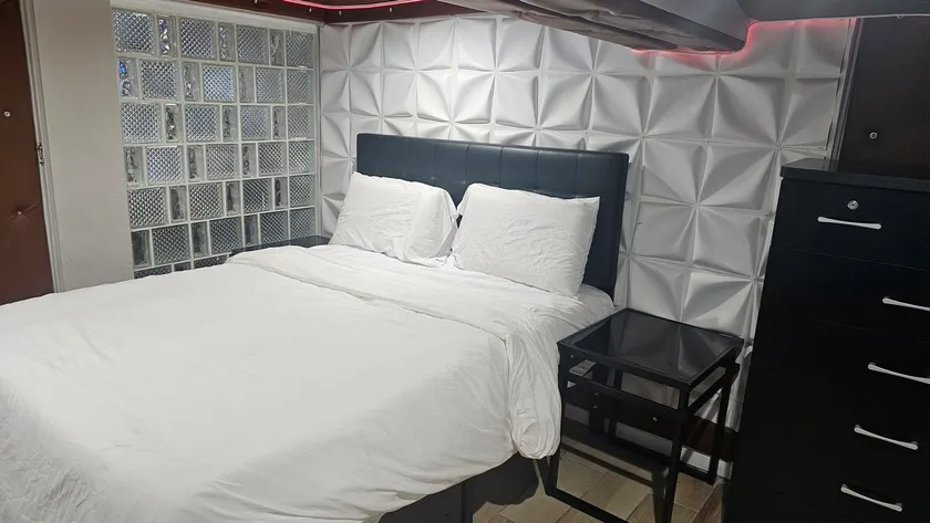Lofty Cozy Suite - Image 1