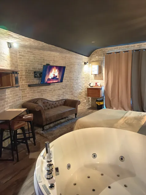 La Cachette des Rohans, Sauna, Hot Tub, Air Conditioning - Image 1