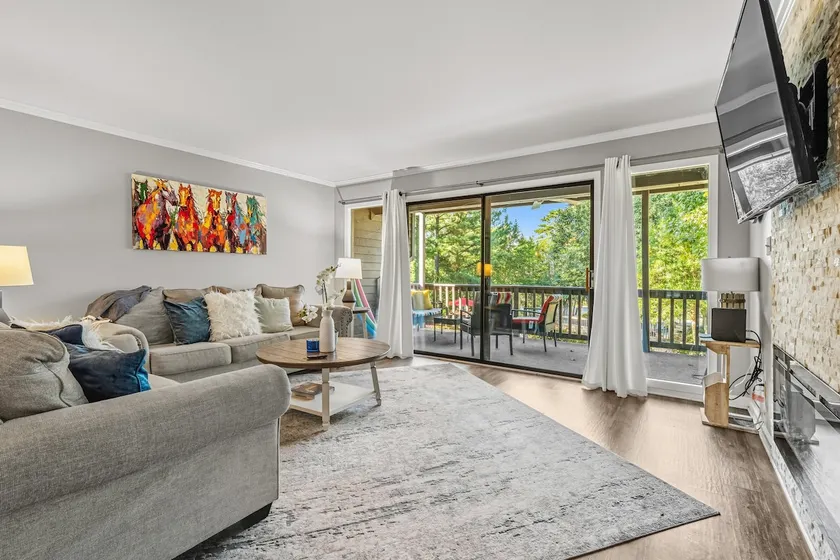 2/2 Poolside Condo Close to Oaklawn Pets Welcome! - Image 1