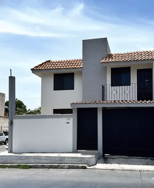 New! Central/Beach House + WiFi | Sleeps 10 - Image 1