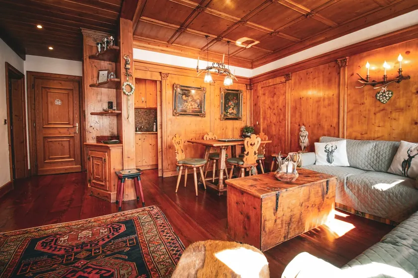 Cortina Wood Home - a short walk from the center - Image 1