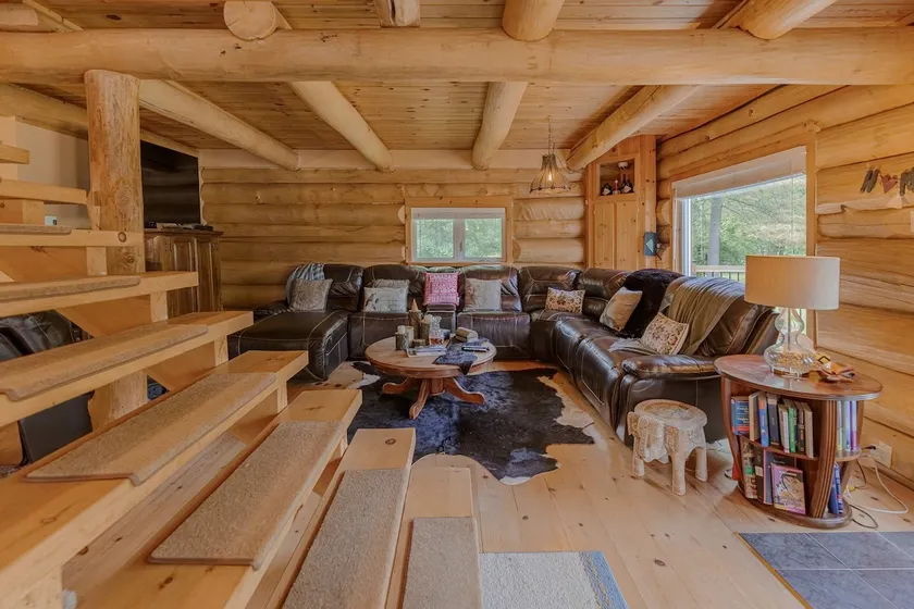 Lake Access Cabin with Sauna, Hot Tub & BBQ - Image 1