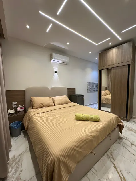 Deluxe Studio One bed - Image 1