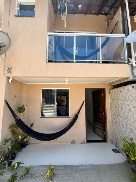 Duplex em Itaúna 4min da Praia que ocorre o WSL, 1min da pista de skate do LS, pracinha com parque infantil, quadra de futebol, tudo isso a 1 min da duplex, perto do comércio, wi-fi super rápido, monitoramento 24hrs - Image 1