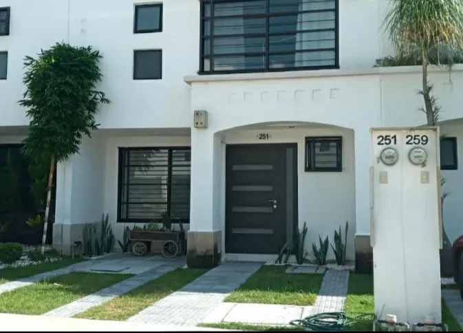 Vintage House in a Very Safe Residential Area - Image 1