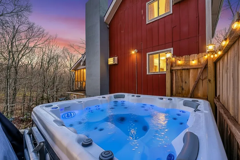 Cozy MountainGetaway near Bushkill w/HotTub&Sauna - Image 1
