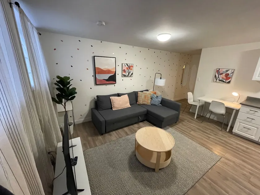 Halifax Commons- Downtown- King Bed- Ground floor! - Image 1