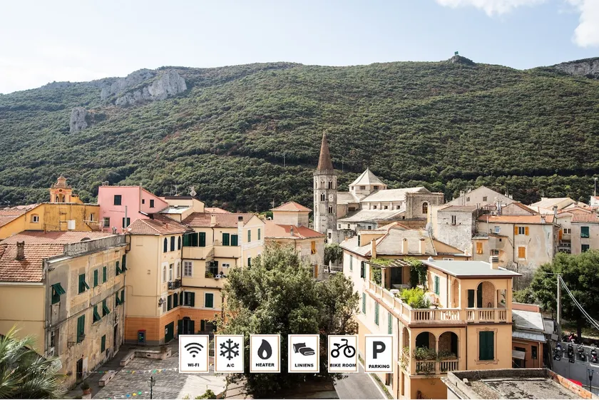 Window on one of the most beautiful villages in Italy-Park - Image 1