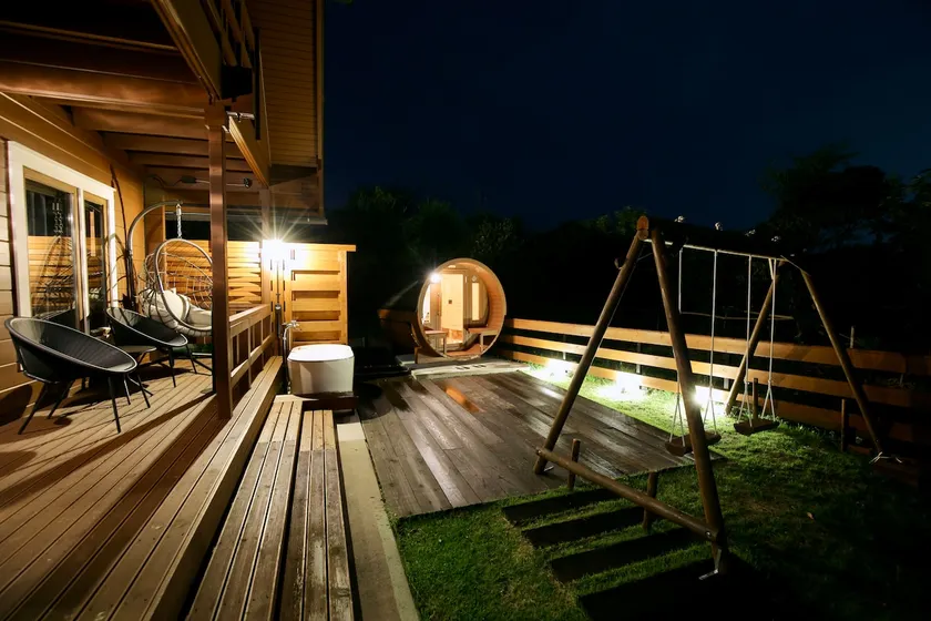 【Family Fun】Private log house with sauna and BBQ, ”Nijigen no Mori,” 5 minutes on foot, enjoy the night view and nature - Image 1