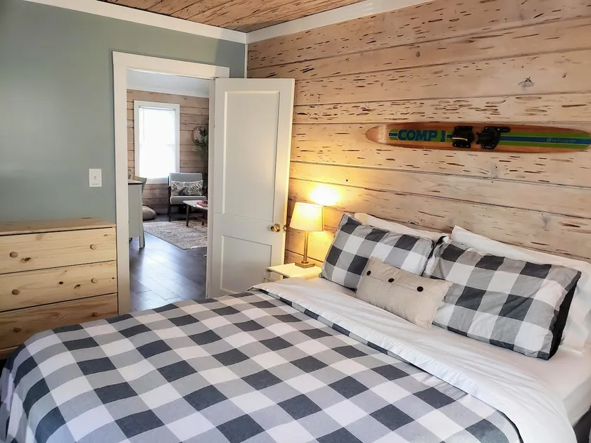 #4 Adorable Lake Cottage-Cypress Resort & Marine - Image 1