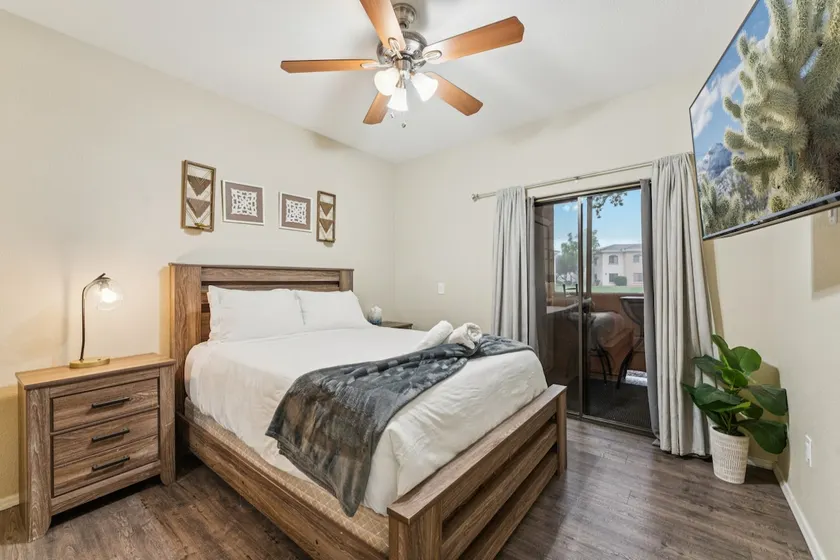 No Airbnb Fees! | Workspace | Near Stadium - Image 1
