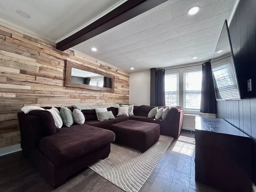 Delco’s Rustic Hideaway! - Image 1