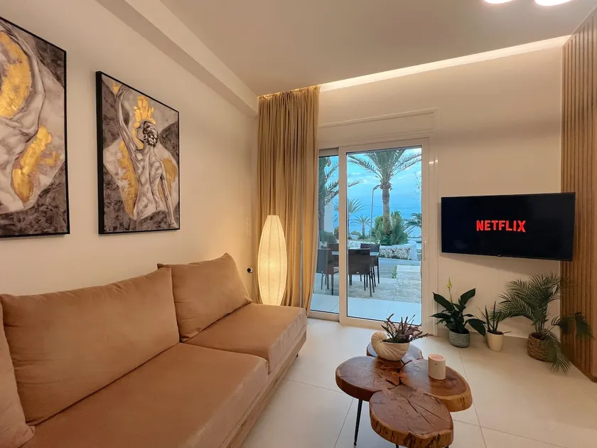 Luma – Beachfront Apartment - Image 1