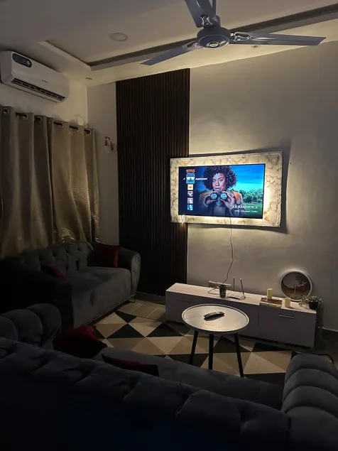 Two-bedroom apartment with living room, rooftop, and Jacuzzi. - Image 1