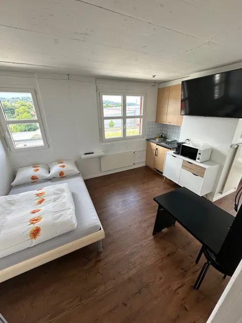 Studio with bathroom & balcony - Image 1