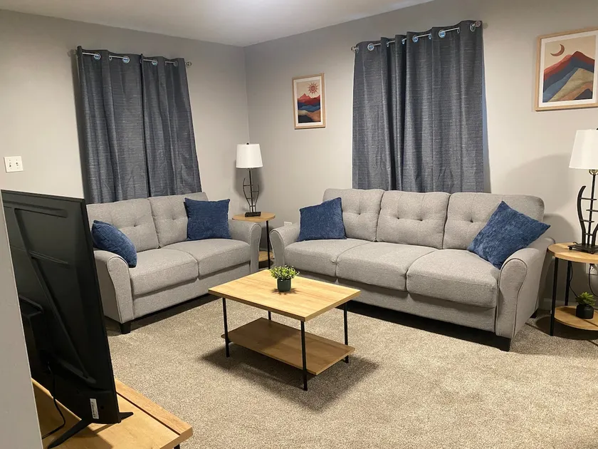 Cozy cottage with 2 bedrooms close to beaches! - Image 1