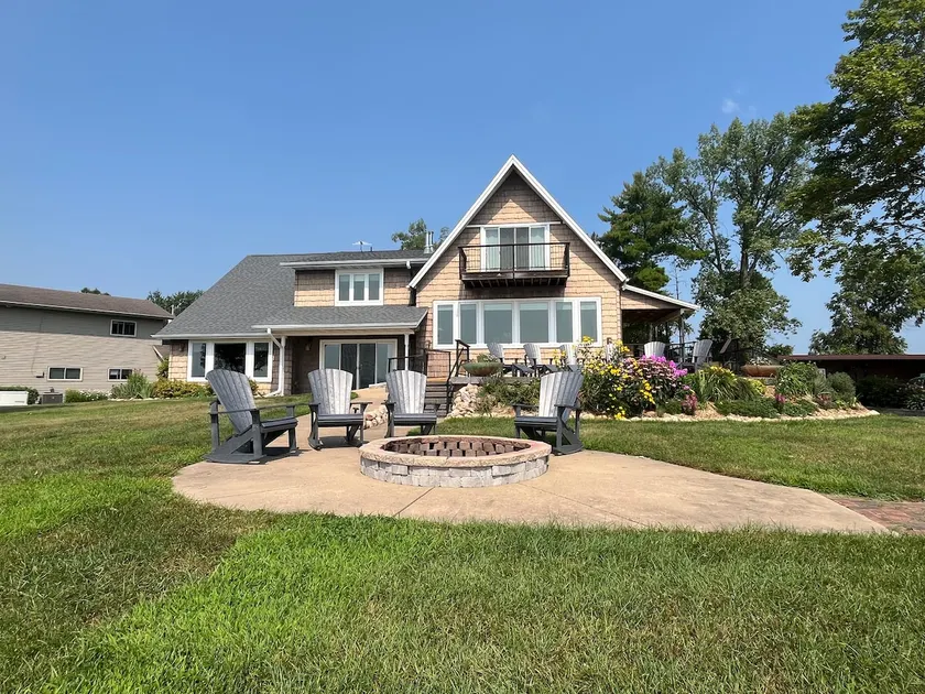 Lake House On The Point - Image 1