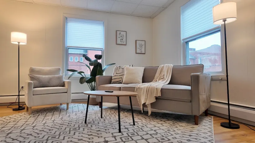 Newly Refreshed 3bd Spacious Unit Minutes from 290 - Image 1