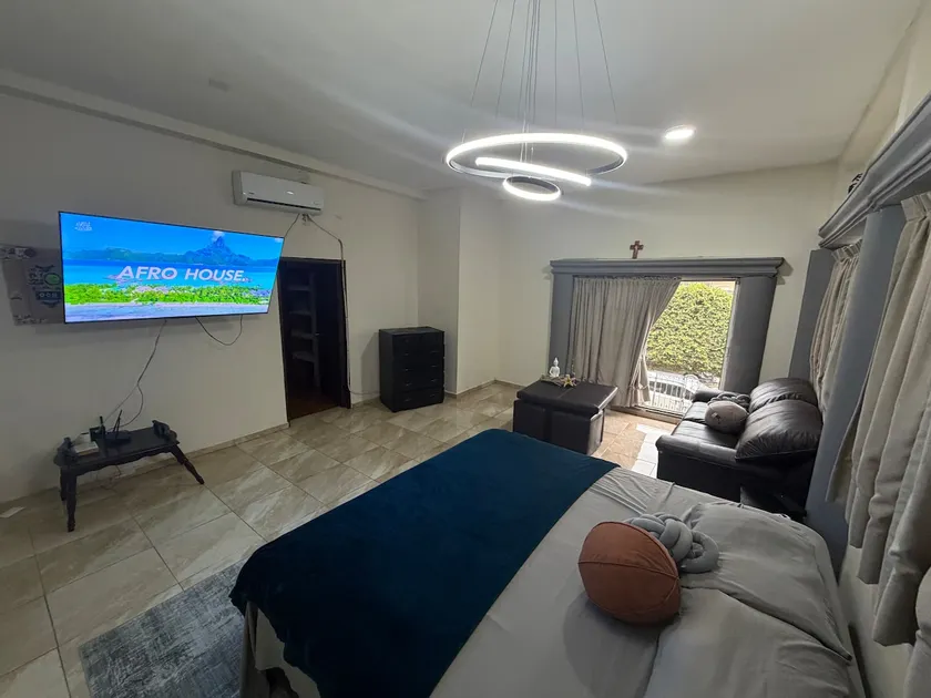 Comfortable Modern Apartment. - Image 1
