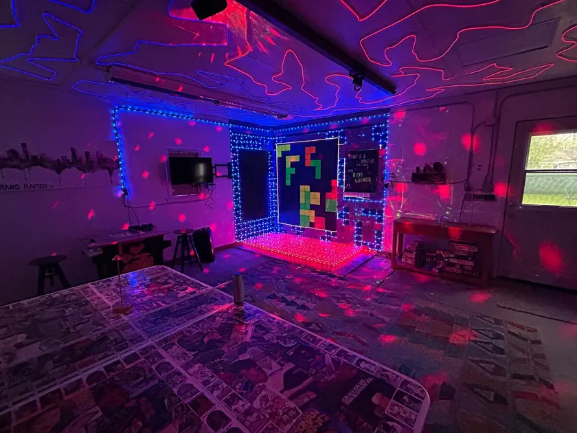 80s House! Stylish/FencedYard/Gameroom/5minDwntnGR - Image 1