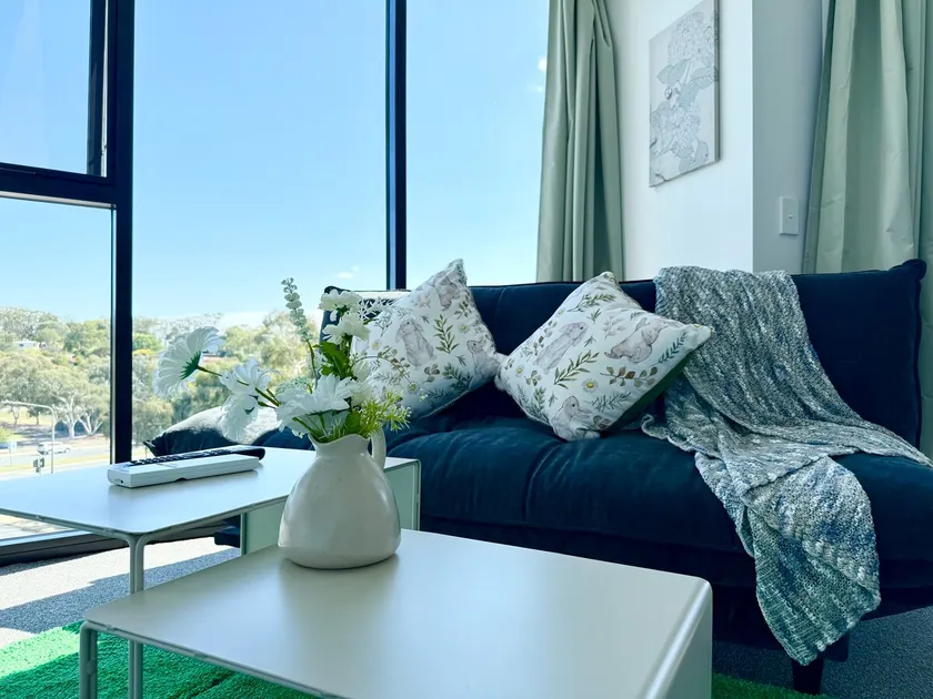Bright Sunny 1BD Apt in Phillip Free Parking - Image 1