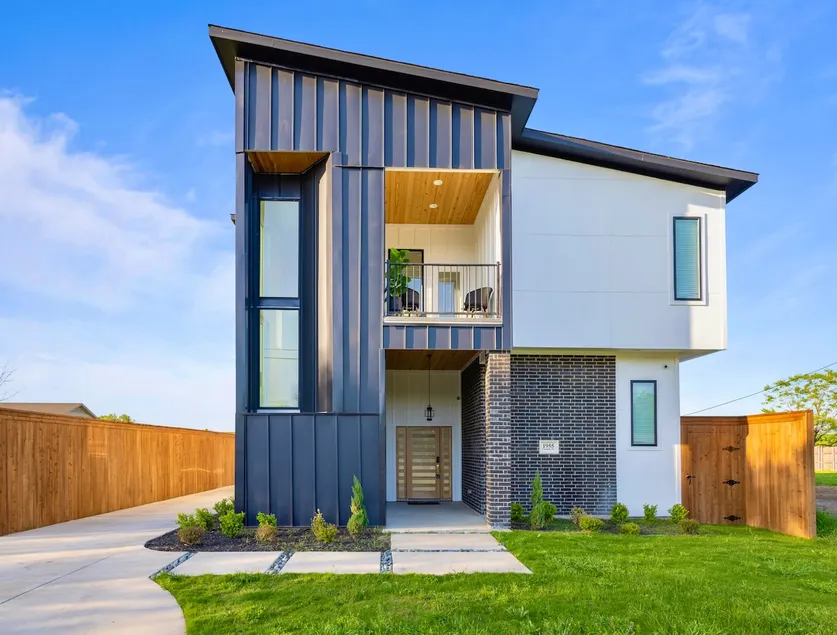 Modern 5BR New Home with Downtown and Sunset View - Image 1