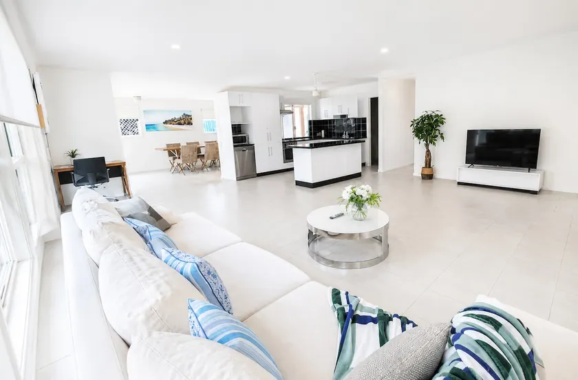 3BR Family Home with Pool | Near Theme Parks - Image 1