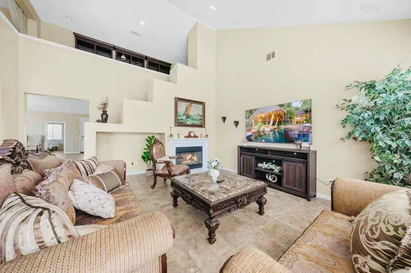 6BR Retreat w/4 Downstairs BRs 5 Kings&Foosball - Image 1