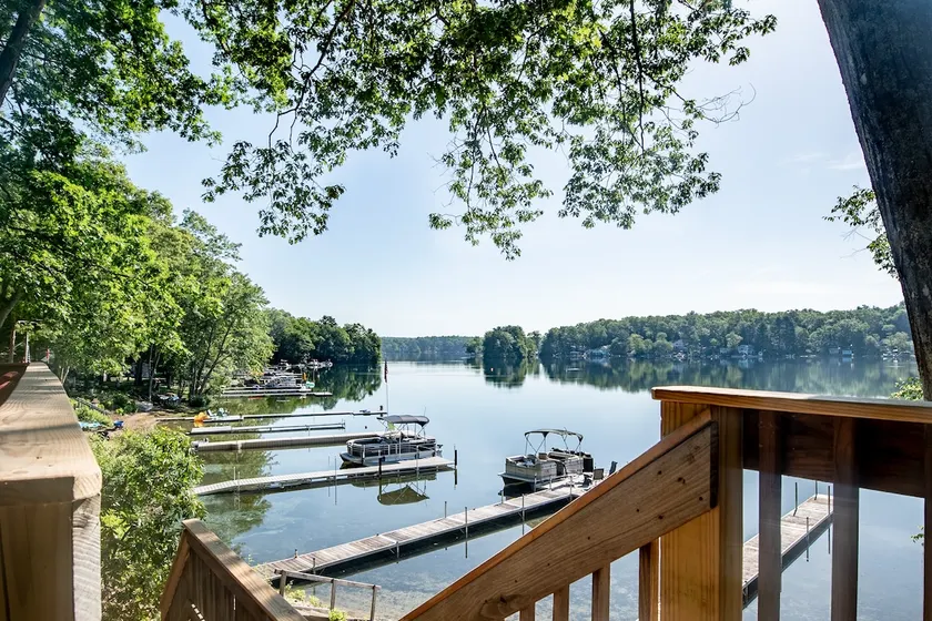 Lakeside Retreat - Image 1
