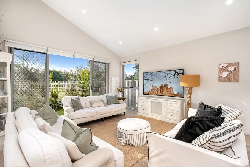 Willow & White Retreat - Image 1