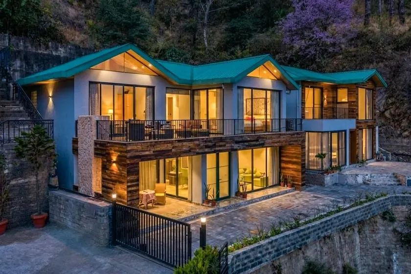 3BR|Scenic Stay|StayVista| Thelma Cottage @Kasauli - Image 1