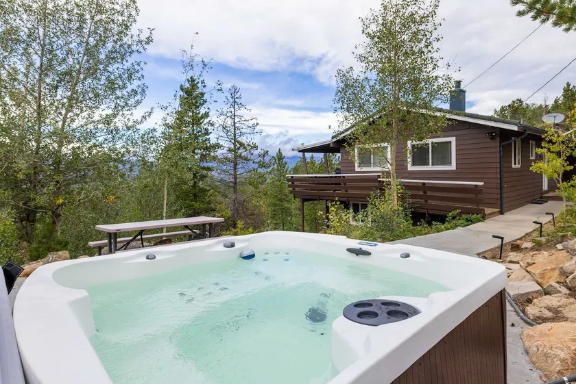 Wonder-View Lodge with Hot Tub and Panoramic Mount - Image 1