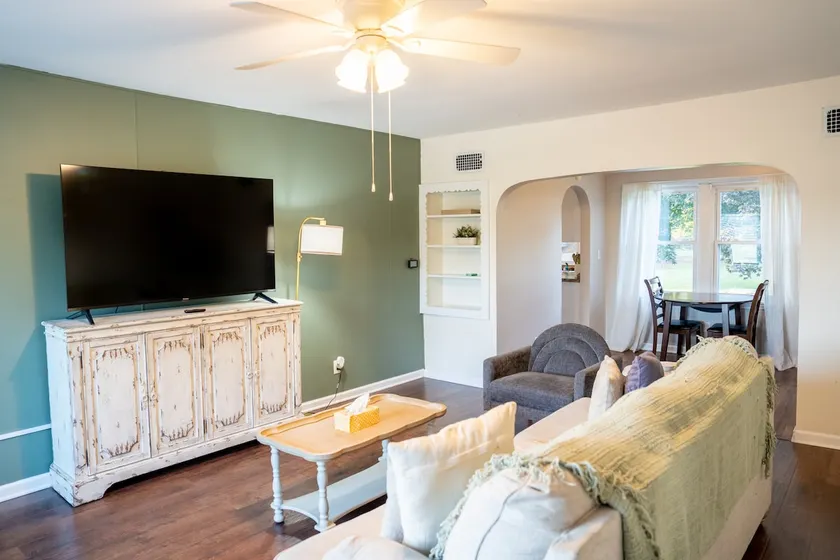 2 bed, 1 bath home - Image 1