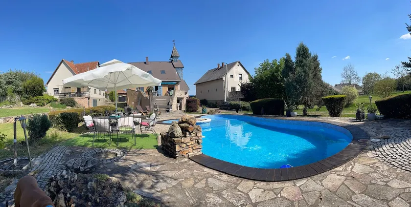 LakePark Villa & Swimming pool, Lake & Garden - Image 1