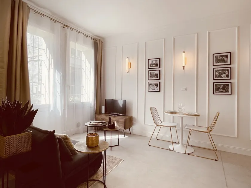 Elegant and refined suite with independent entrance - Image 1