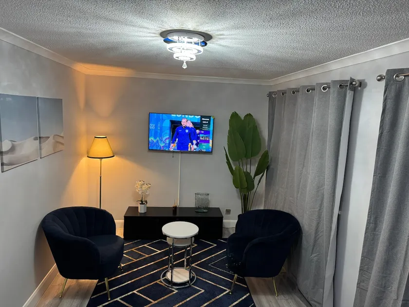 Enjoy Entire Cosy 2 bedroom flat - Image 1