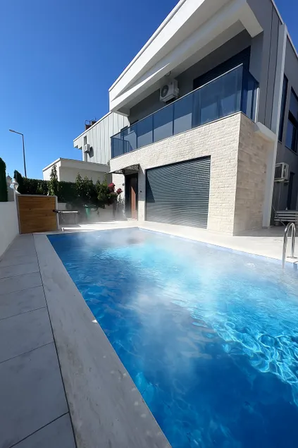 Luxury Villa with a Heated Private Pool Year-Round - Image 1