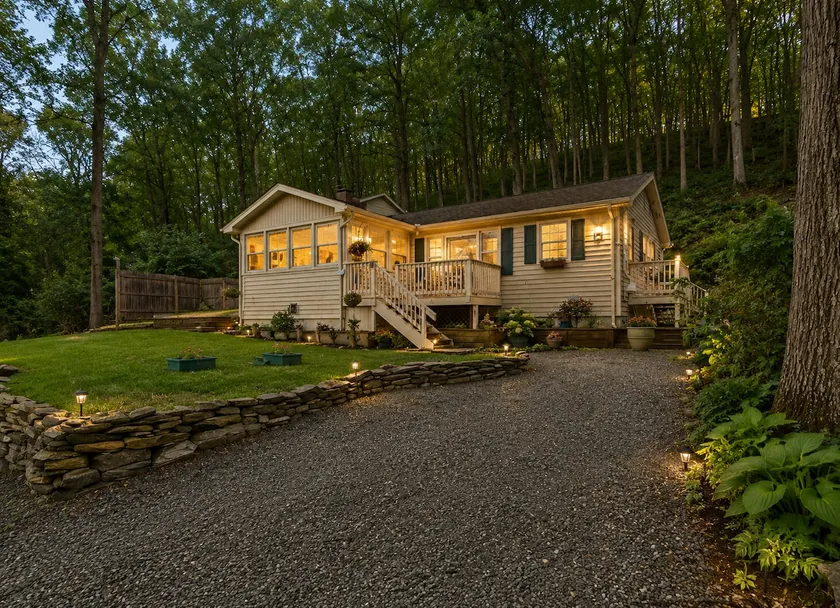 Near Mt Creek, Lake Glenwood, Crystal Cabin-Vernon - Image 1