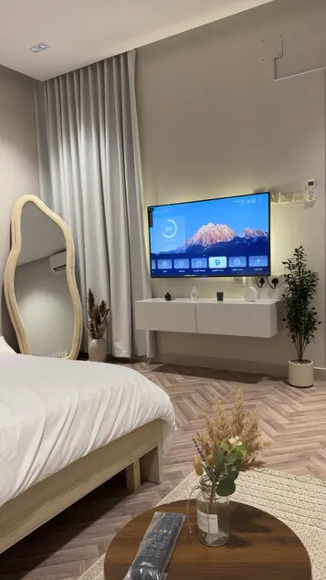 Studio with elegant design and smart entrance - Image 1