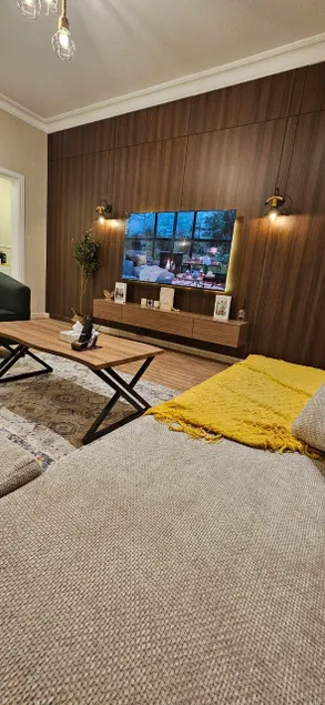 Three bedrooms apartment with 70-inch screen in the living room - Image 1