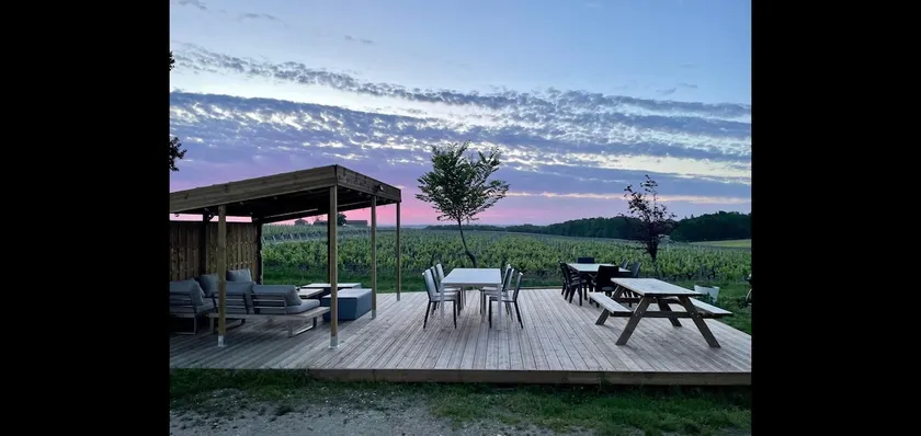travel in the vineyards on-site parking - Image 1