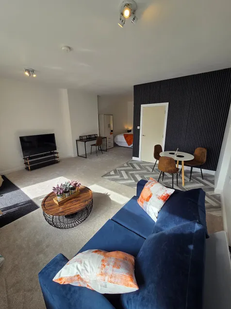 The Spacious Suite by JS Apartments - Image 1